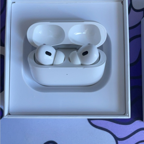 Wireless White Earbud Headphones - Picture 5 of 7